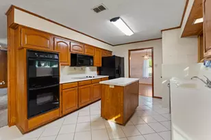 1227 Hilltop Dr, Cleburne, TX 76033 - Photo 13