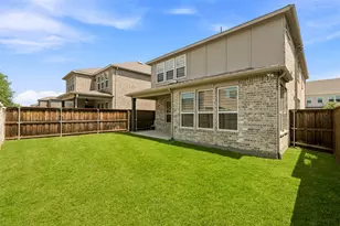 9919 Bates St, Irving, TX 75063 - Photo 31
