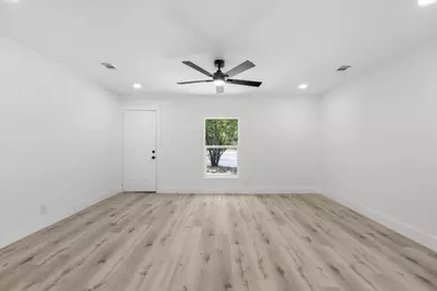 5101 Miller Avenue, Fort Worth, TX 76119 - Photo 7
