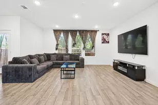 4539 Hogan's Alley Dr, Arlington, TX 76001 - Photo 5