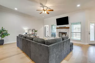 933 Avagail Ave, Springtown, TX 76082 - Photo 3