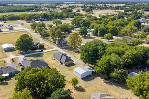 301 S Porch St, Tioga, TX 76271 - Photo 25