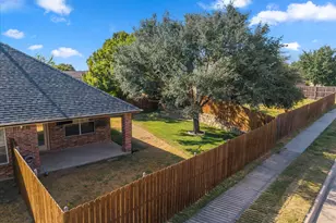 2037 Michelle Creek Dr, Little Elm, TX 75068 - Photo 7