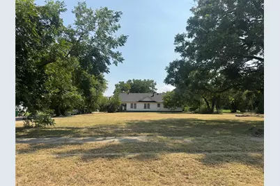 907 Buck Street, Gainesville, TX 76240 - Photo 3