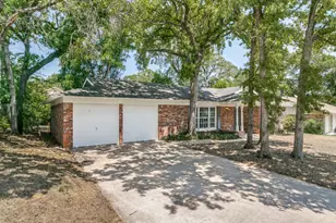 612 Forest Ln, Hurst, TX 76053 - Photo 1