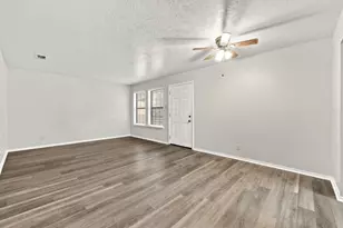 1108 N Elm St, Denton, TX 76201 - Photo 5