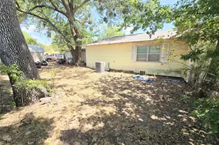 309 Decatur St, Bowie, TX 76230 - Photo 15
