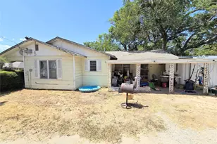 309 Decatur St, Bowie, TX 76230 - Photo 3