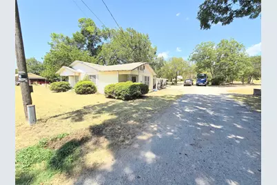 309 Decatur Street, Bowie, TX 76230 - Photo 17