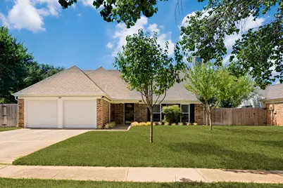 400 Harrington Lane, Euless, TX 76039 - Photo 1