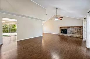 400 Harrington Ln, Euless, TX 76039 - Photo 3
