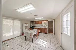 3824 Rusty Dell St, Fort Worth, TX 76111 - Photo 17