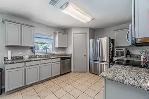 1125 Greenbend Dr, Denton, TX 76210 - Photo 9