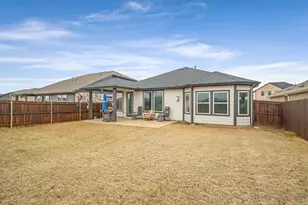 1913 Briar Hl Dr, Denton, TX 76207 - Photo 23