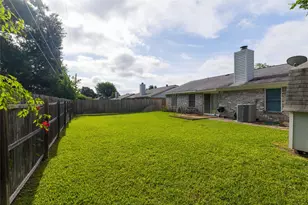 1309 Mercedes St, Benbrook, TX 76126 - Photo 9