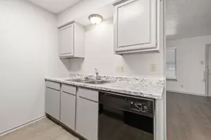 1108 N Elm St, Denton, TX 76201 - Photo 9
