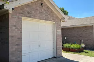 1248 Village Garden Dr, Azle, TX 76020 - Photo 3