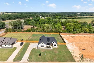 305 Grace Ln, Athens, TX 75751 - Photo 3