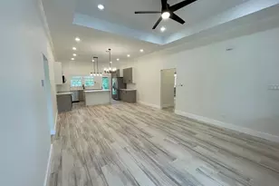 115 E 8th St, Weatherford, TX 76086 - Photo 5
