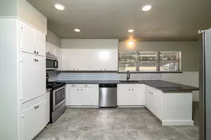 4516 Rolling Hills Dr, Fort Worth, TX 76119 - Photo 9