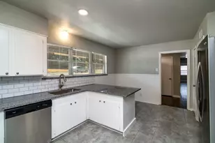 4516 Rolling Hills Dr, Fort Worth, TX 76119 - Photo 11