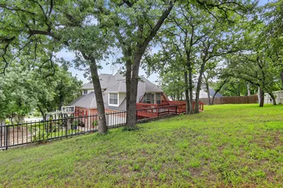 816 Lake View Court E, Crowley, TX 76036 - Photo 33