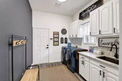 816 Lake View Court E, Crowley, TX 76036 - Photo 13