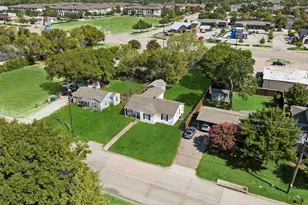 809 E Wall St, Grapevine, TX 76051 - Photo 1
