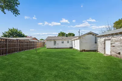809 E Wall Street, Grapevine, TX 76051 - Photo 9