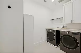 9118 Prado Ln, Dallas, TX 75220 - Photo 21