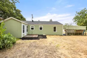 207 E 4th St, Weatherford, TX 76086 - Photo 3