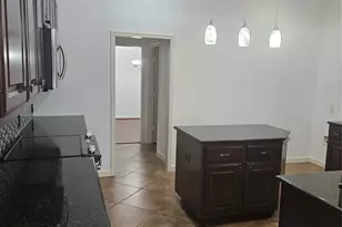 5852 Windy Meadow Ln, Grand Prairie, TX 75052 - Photo 5