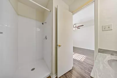 929 W Hickory Street #A8, Denton, TX 76201 - Photo 17