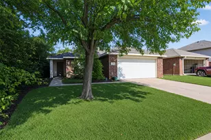 2752 Maegen Cir, Fort Worth, TX 76112 - Photo 9
