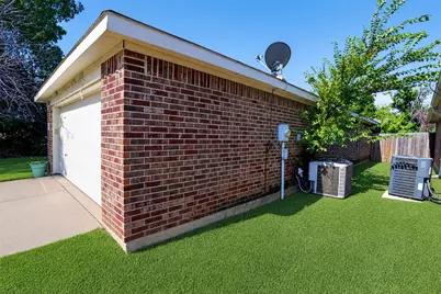2752 Maegen Circle, Fort Worth, TX 76112 - Photo 5