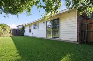 2752 Maegen Cir, Fort Worth, TX 76112 - Photo 11