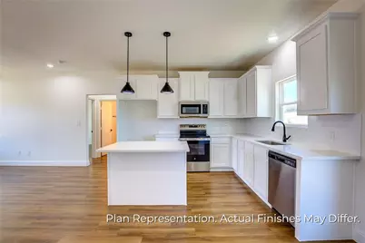 205 E Laura Avenue, Quinlan, TX 75474 - Photo 3