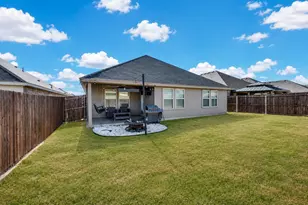 1200 Fairbanks Dr, Ennis, TX 75119 - Photo 13
