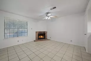 929 W Hickory St, Denton, TX 76201 - Photo 9