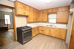 306 S Austin St, Wolfe City, TX 75496 - Photo 9