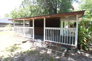 306 S Austin St, Wolfe City, TX 75496 - Photo 23