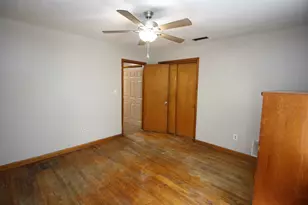 306 S Austin St, Wolfe City, TX 75496 - Photo 15