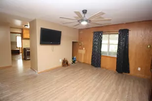 306 S Austin St, Wolfe City, TX 75496 - Photo 17