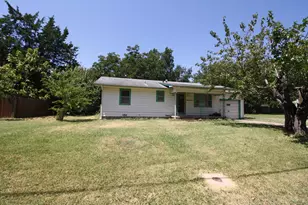 306 S Austin St, Wolfe City, TX 75496 - Photo 1