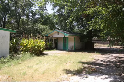 306 S Austin Street, Wolfe City, TX 75496 - Photo 5