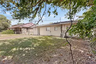 2225 Mayfair St, Ennis, TX 75119 - Photo 21