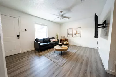 809 W Broadus Avenue, Fort Worth, TX 76115 - Photo 3
