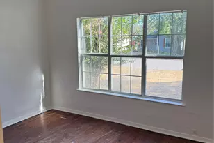 1217 W Walker St, Denison, TX 75020 - Photo 9