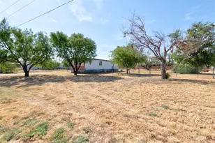 146 South St, Tye, TX 79563 - Photo 3
