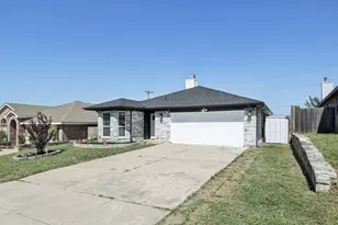767 Deauville Cir E, Fort Worth, TX 76108 - Photo 1